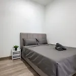 Beautiful 3B2B For 6 Pax W Pool - Setapak