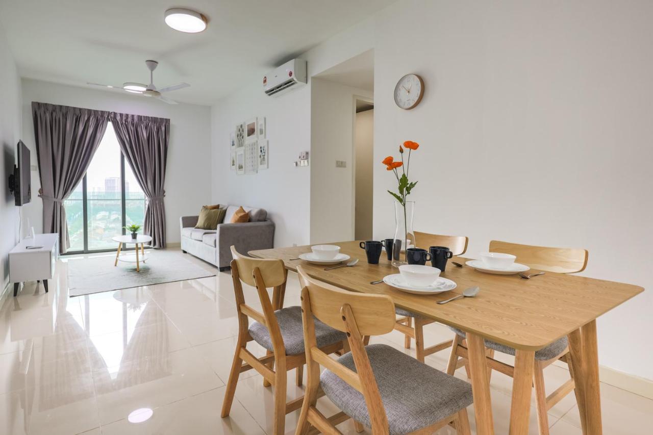 Beautiful 3b2b For 6 Pax W Pool - Setapak *